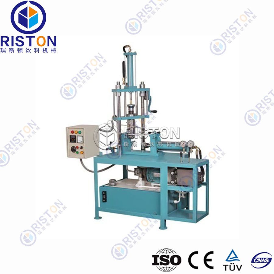 Semi-automatic injection molding machine